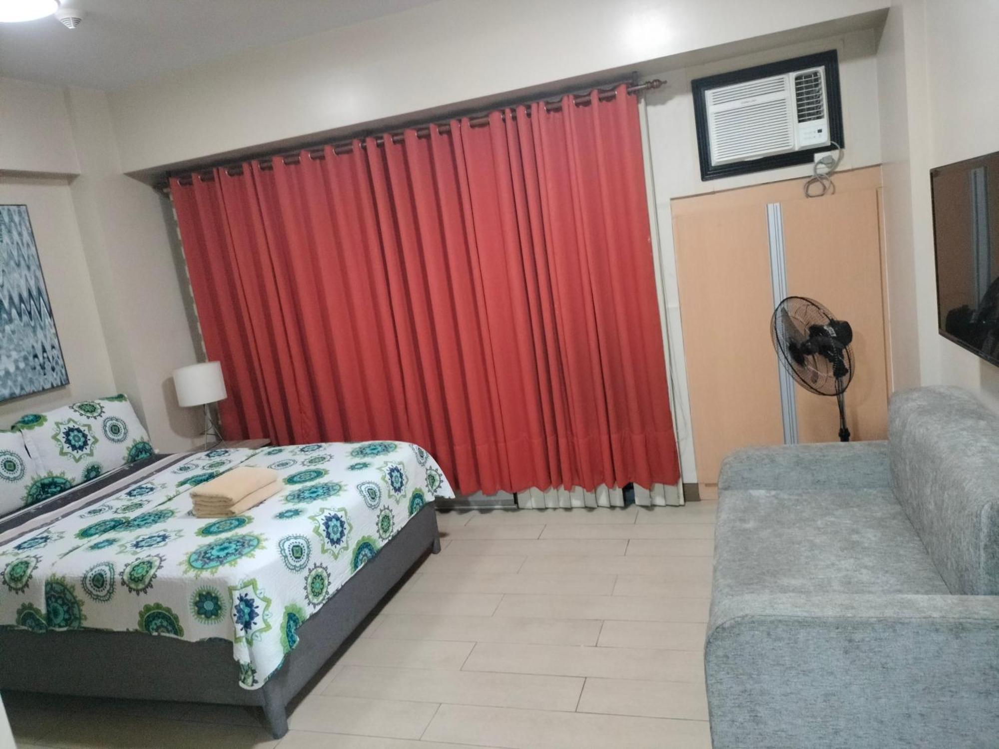 Condotel Near Airport Pasay Bagian luar foto