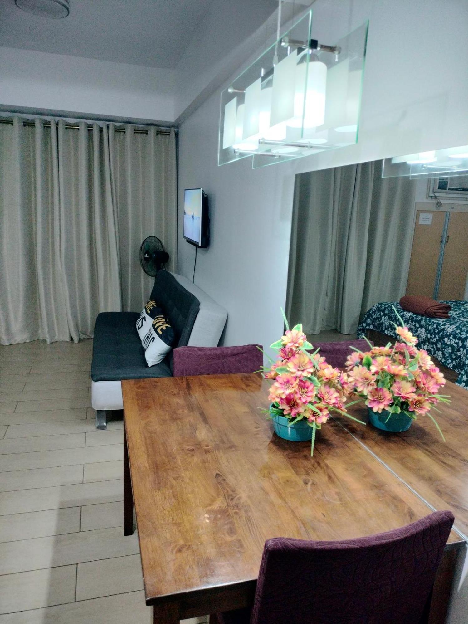Condotel Near Airport Pasay Bagian luar foto